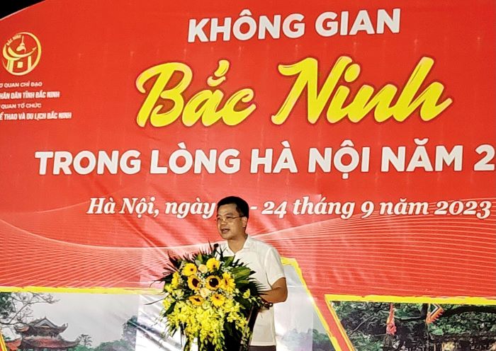 Phó Giám đốc Sở Văn hóa, Thể thao và Du lịch Bắc Ninh Nguyễn Văn Đáp phát biểu khai mạc chương trình